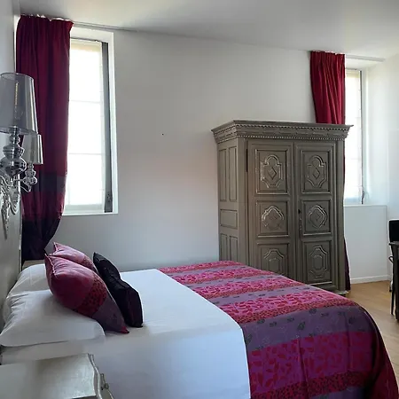 Hotel De Gamme A 3*
